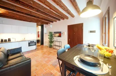 Cucina o angolo cottura di DolceVita Apartments N 517 Canal View