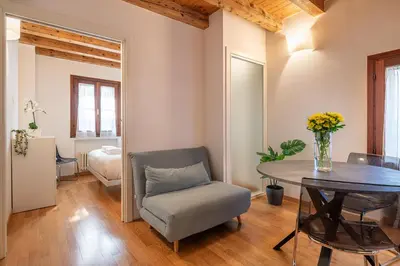 Area soggiorno di Loft Vicenza, Comfort in the Heart of the City