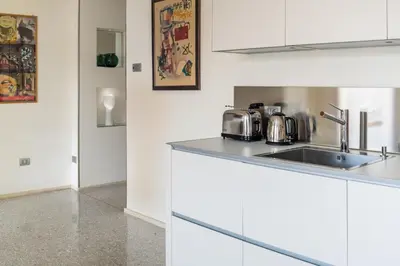 Cucina o angolo cottura di Grand Canal Luxury Apartments With Terrace R&R