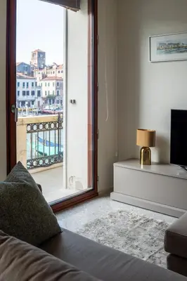 TV o dispositivi per l'intrattenimento presso Grand Canal Luxury Apartments With Terrace R&R