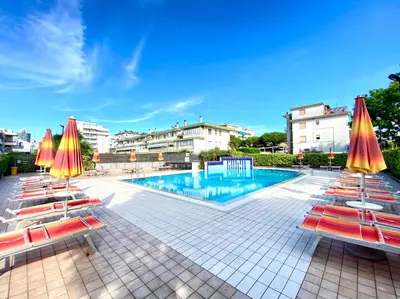Piscina di Residence Aurora Park - Carraro Immobiliare - Family Apartments o nelle vicinanze