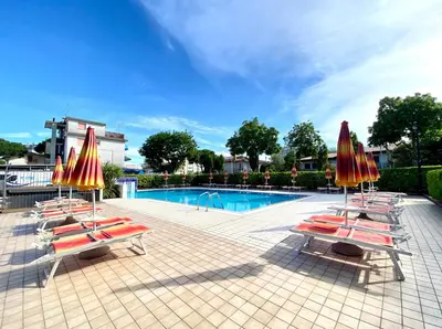 Piscina di Residence Aurora Park - Carraro Immobiliare - Family Apartments o nelle vicinanze