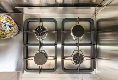Cucina o angolo cottura di Appartamento di lusso con terrazza sull'acqua