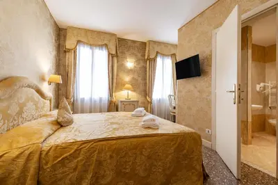 Letto o letti in una camera di Residence Ca' di Malta Arsenale by Wonderful Italy