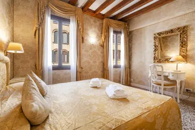 Letto o letti in una camera di Residence Ca' di Malta Arsenale by Wonderful Italy