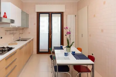 Cucina o angolo cottura di Di Ale Elegant House