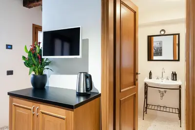 TV o dispositivi per l'intrattenimento presso 5 minuti da Rialto, intera palazzina Veneziana