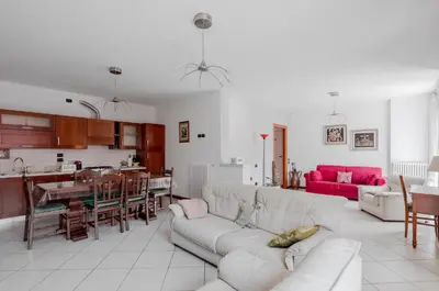 Area soggiorno di GuestHost - Sweety Kalimera House with Private Parking&Garden!