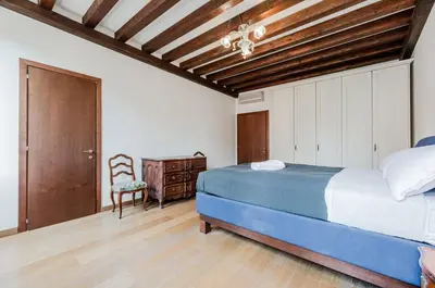 Letto o letti in una camera di GuestHost - Elegant Apartment near Piazza San Marco
