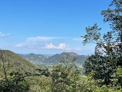 Paesaggio naturale nelle vicinanze della villa