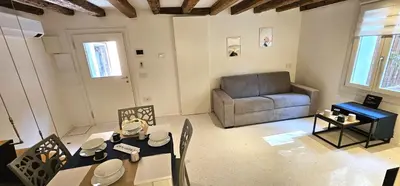 Area soggiorno di Small Villa with private Garden