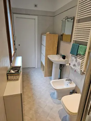 Bagno di Casa Rossa vista canale