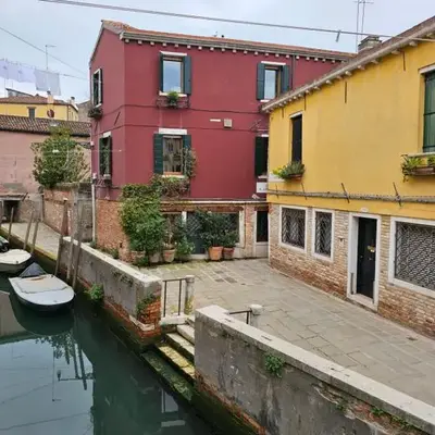 Casa Rossa vista canale
