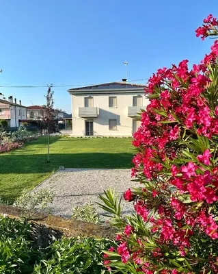 Giardino di LA ROSA DEL SILE