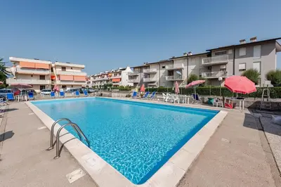 Piscina di Beachfront Studio Free Parking-Pool 50m from Sea o nelle vicinanze