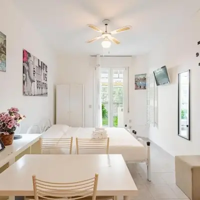 Beachfront Studio Free Parking-Pool 50m from Sea