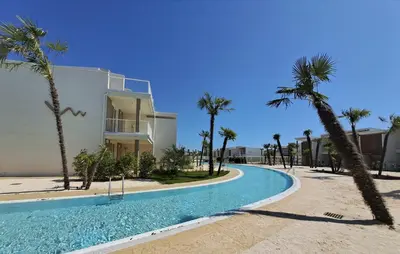 Piscina di Residence Wave Island - Carraro Immobiliare - Family Apartments o nelle vicinanze