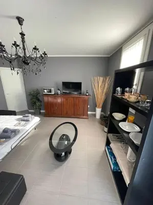Cucina o angolo cottura di ERMAN HOUSE Perla nera veneziana
