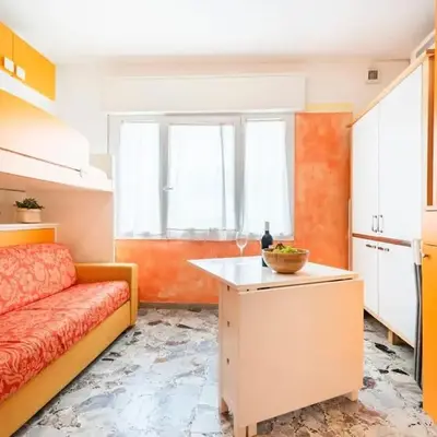Host in Italy - 200m from the sea