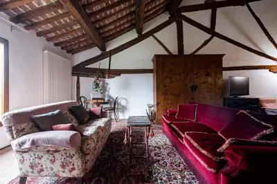 Area soggiorno di Scuderia Country Mansion 3300SquareFeet