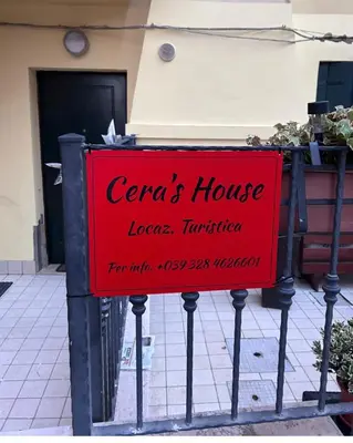 Certificato, attestato, insegna o altro documento esposto da Cera House