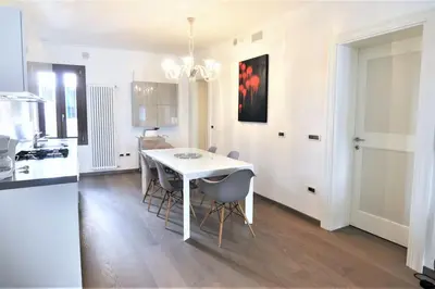Cucina o angolo cottura di Stylish apartment 100 meters from San Marco square