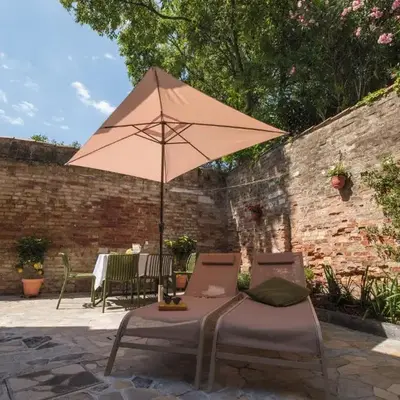 Giselda Courtyard Retreat