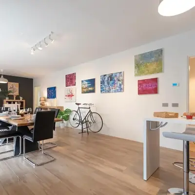 Art Home x4 in centre with private parking