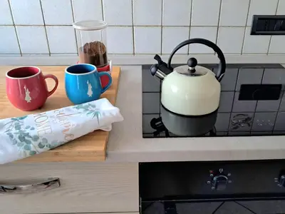 Set per la preparazione di tè e caffè presso Tolle Economy Stay