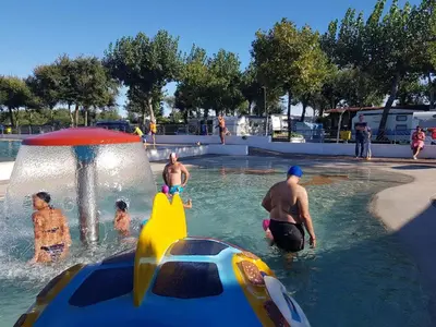 Piscina di Feriendorf Oasi Mobilehome Maui für 5 Personen o nelle vicinanze