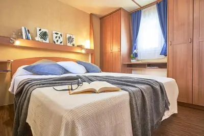 Letto o letti in una camera di Feriendorf Oasi Mobilehome Tahiti für 4 Personen