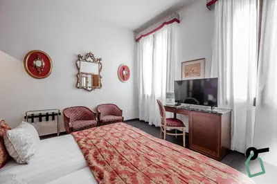 TV o dispositivi per l'intrattenimento presso HOTIDAY Room Collection - Venezia Santa Lucia