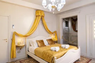 Letto o letti in una camera di Palazzo Titti Rialto Suites