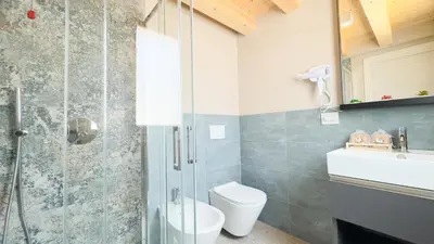 Bagno di Graceful Apartments Purgatory by Ca-Sa Check