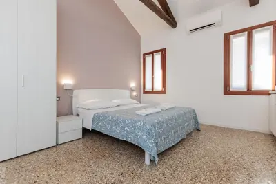 Letto o letti in una camera di Accogliente Monolocale Veneziano2 Aria Condizionata, vicino a campus e stazione