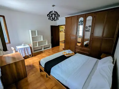 Letto o letti in una camera di Casa singola con spazio auto e giardino