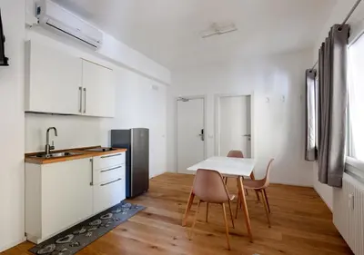 Cucina o angolo cottura di Fully Furnished Pink Apartment 2