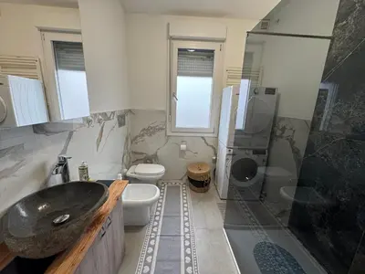 Bagno di Appartamento moderno Netflix & Free Parking