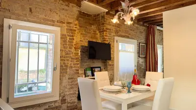 TV o dispositivi per l'intrattenimento presso Graceful Venice Barnaba Suite by Ca-Sa Check