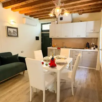 Graceful Venice Barnaba Suite by Ca-Sa Check