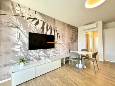 TV o dispositivi per l'intrattenimento presso Sun Village-Nuovissimo Appartamento in Residence con piscina -Lido di Jesolo Piazza Aurora