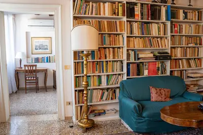 Biblioteca nell'appartamento