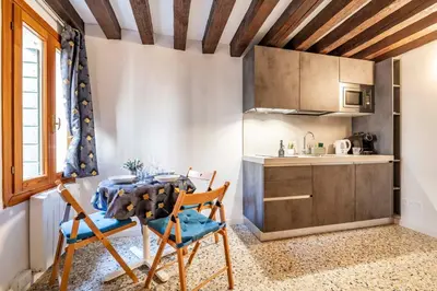 Cucina o angolo cottura di 1 minutes SAN MARCO Square - Karin House