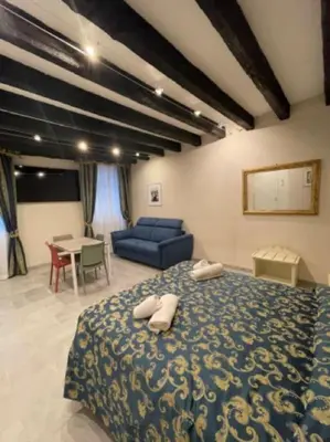 Letto o letti in una camera di Ca'Antica sinagoga - Venice Canal front apartment