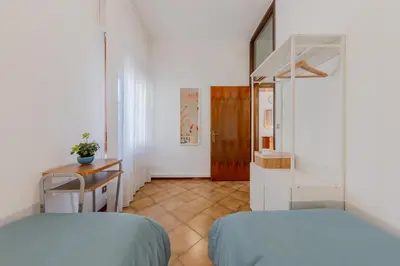 Letto o letti in una camera di Gate3-MarcoPoloAirport-3 camere da letto-Wifi-Netflix-15' from Venice