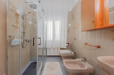 Bagno di Gate3-MarcoPoloAirport-3 camere da letto-Wifi-Netflix-15' from Venice