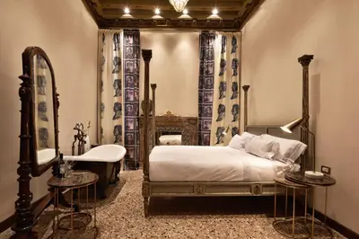 Letto o letti in una camera di Hotel Heureka
