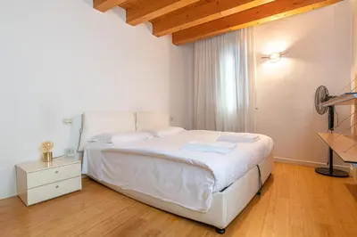 Letto o letti in una camera di MAISON MARIA city center Public Parking Available