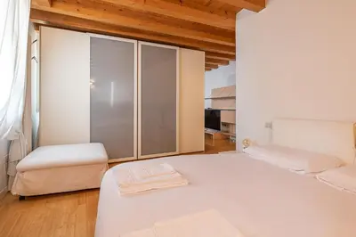 Letto o letti in una camera di MAISON MARIA city center Public Parking Available