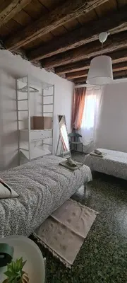 Letto o letti in una camera di Tra le Calli di Chioggia ed il mare di Sottomarina